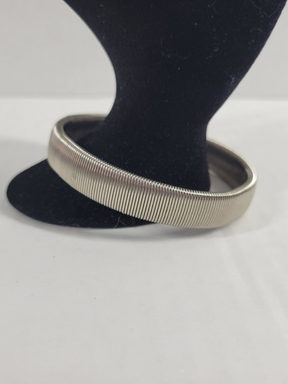 Silver Tone Expansion Stretch Mesh Band Bracelet Vintage Style Coiled Metal B20E